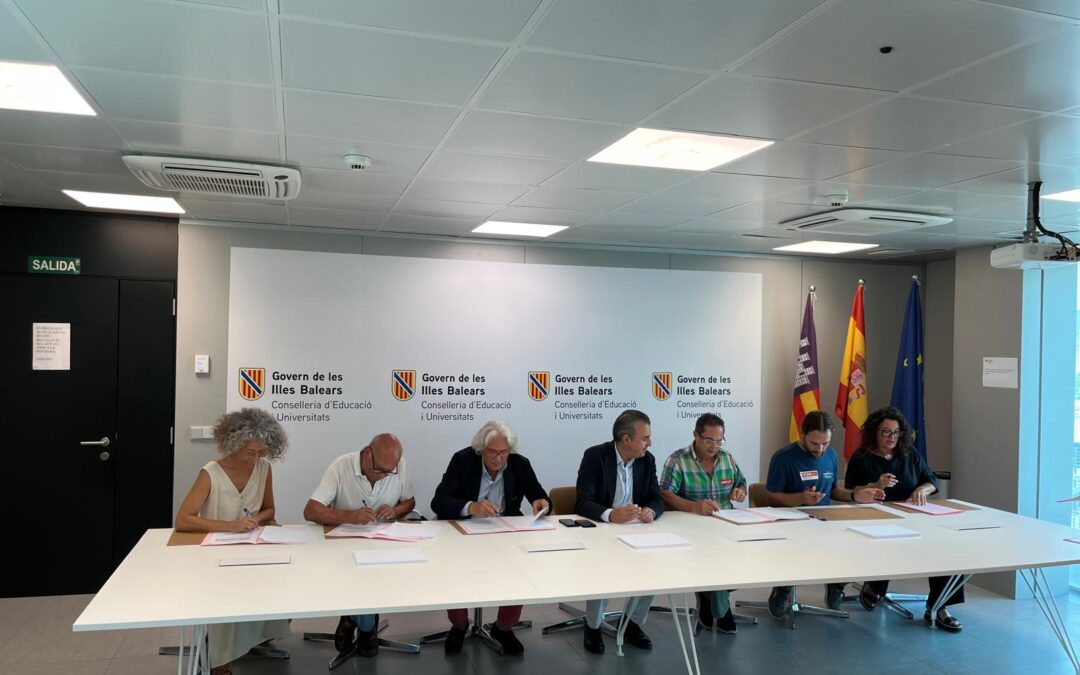 Firma histórica del Acuerdo de Escoletas de gestión indirecta